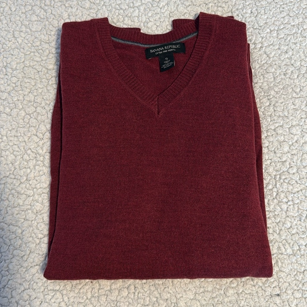 Banana Republic Men's V-Neck Sweater - Burgundy